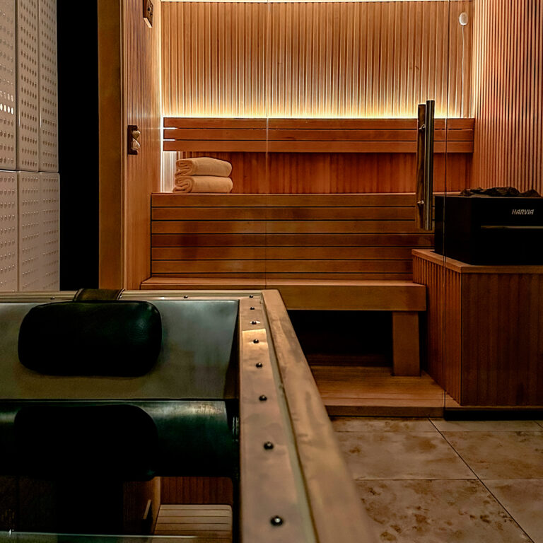 A photo shows the recovery room with two towels neatly placed on the rack.